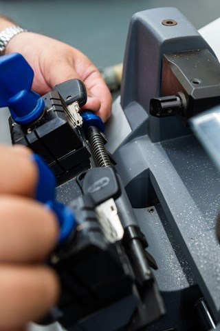 Adaptación de llaves de coche en Vigo en menos de 30 minutos - Imagen 1