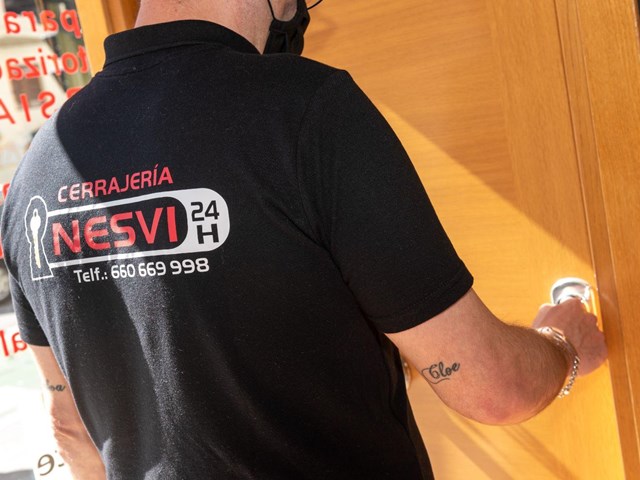 Cambio de bombín en puertas acorazadas en Vigo