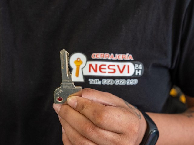 Cerrajero 24 horas para comunidades de vecinos en Vigo
