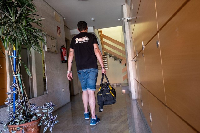 Mantenimiento de puertas y sistemas de apertura en Vigo - Imagen 1